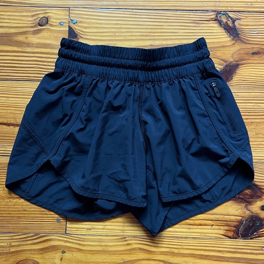 Black Lululemon shorts 🕺🏼